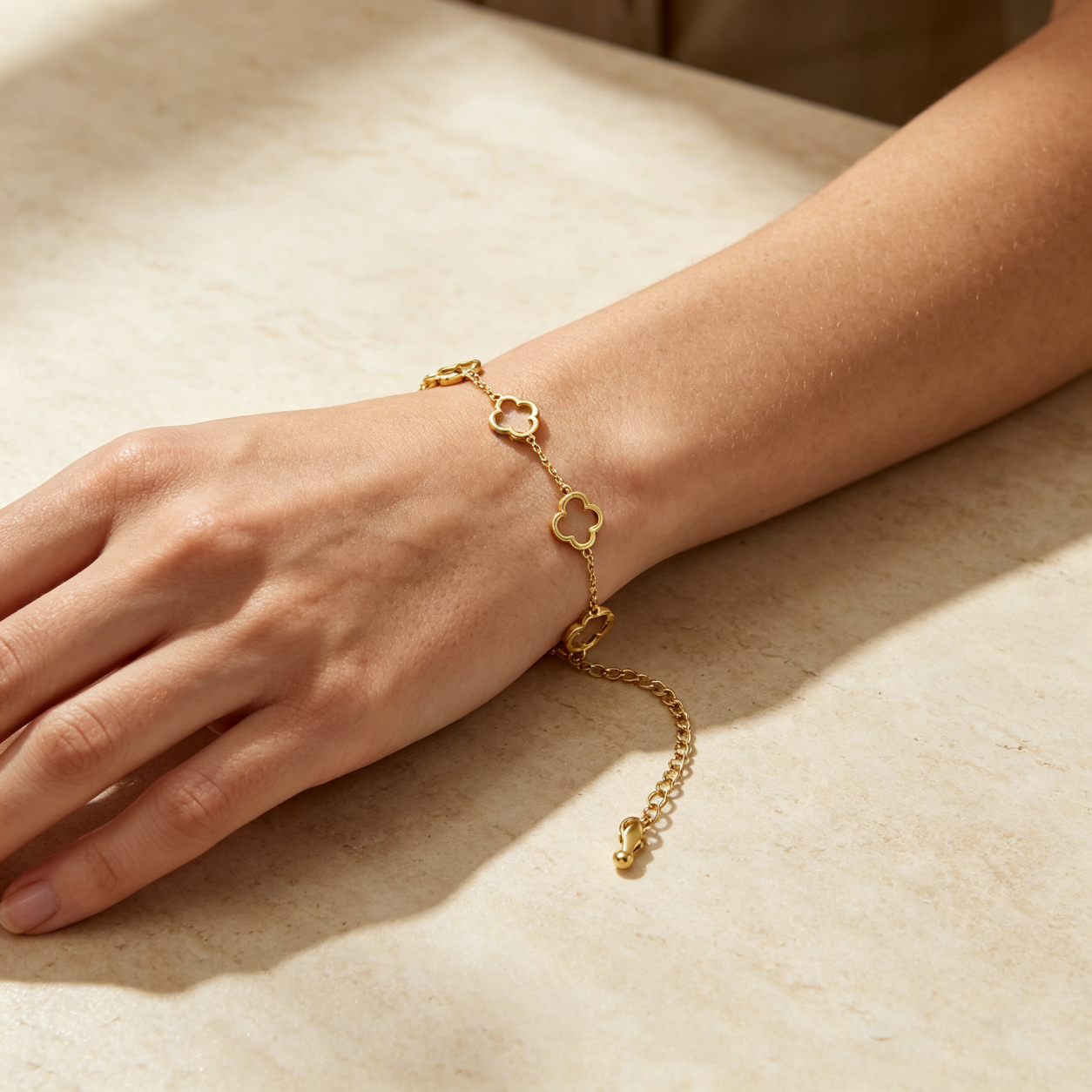 Elegant Flower Chain Bracelet