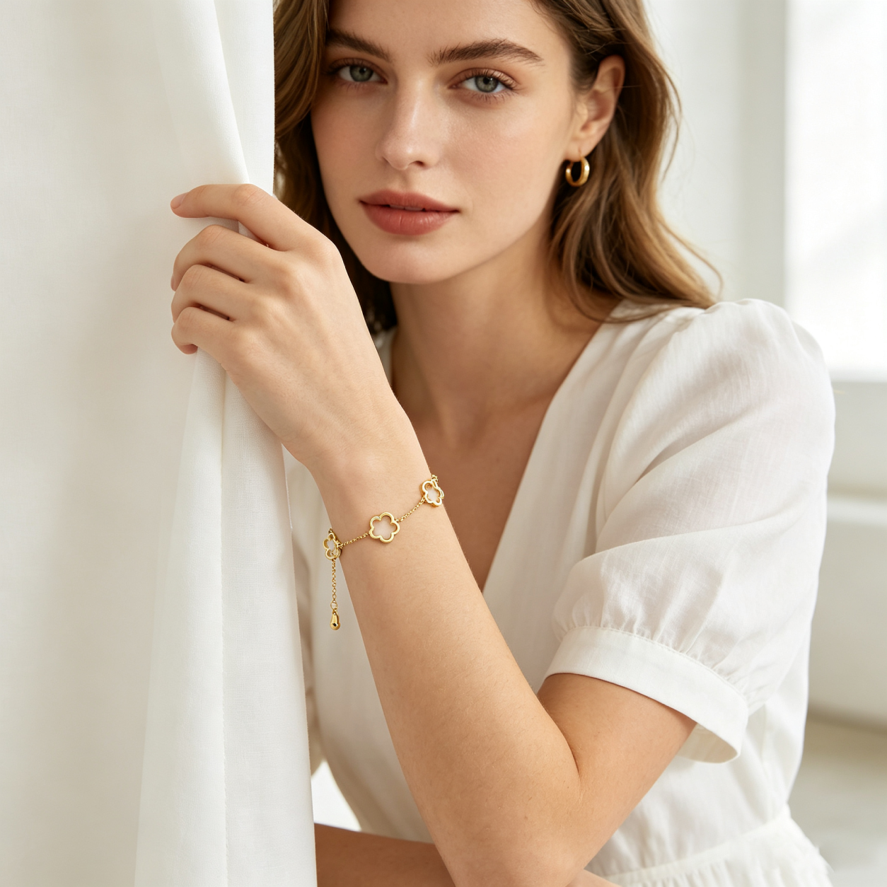 Elegant Flower Chain Bracelet